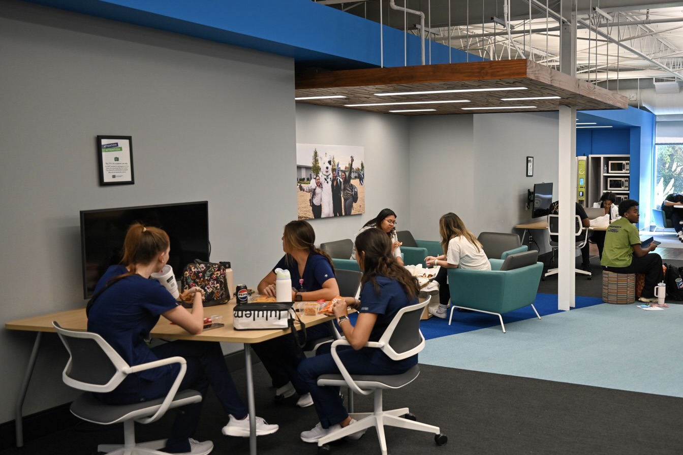 Students sit and work together in SCC's Student Hub